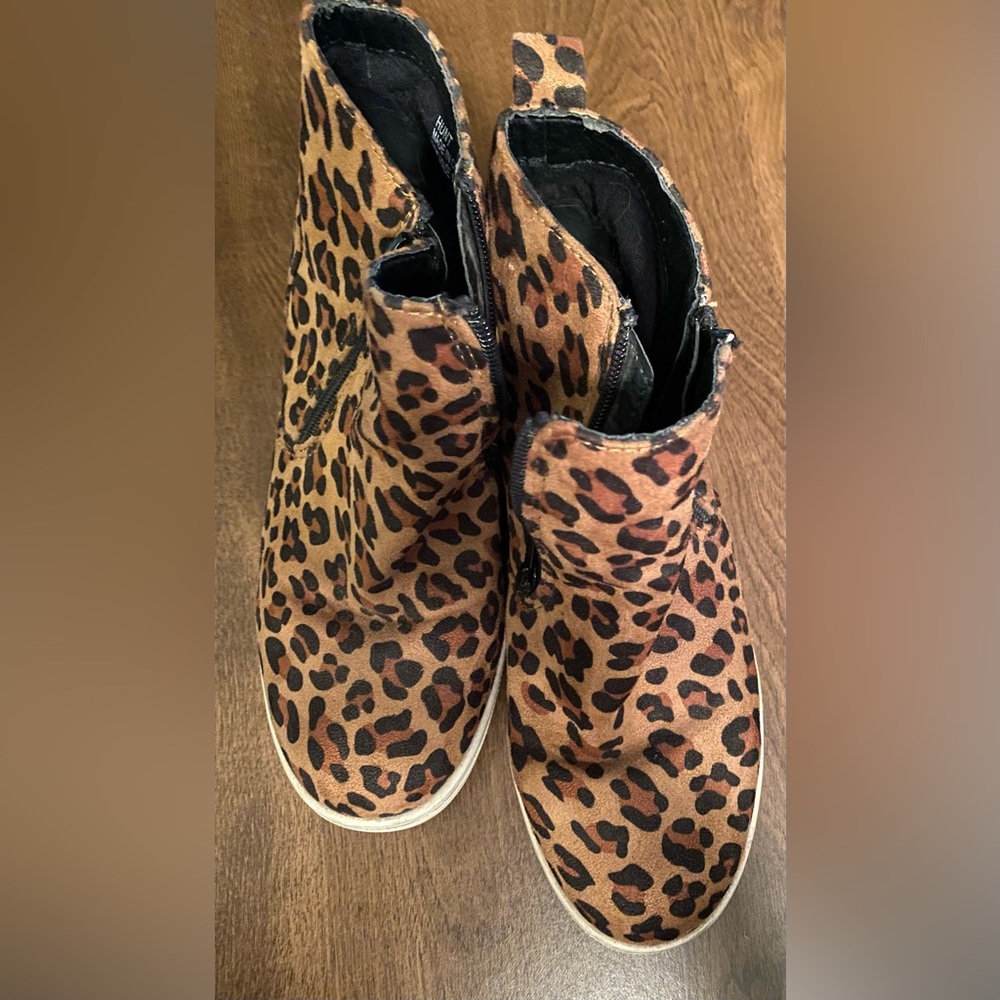 Boutique by Coreys Leopard Print Ankle Booties with 2 side Zippers & Wedge Heel